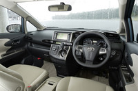 2.0Gの内装色はグレージュのみの設定。グレードによって、ダークグレーも選べる。