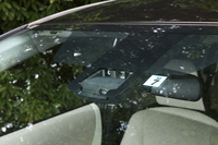 「シエンタ」には運転支援システムとして、赤外線レーザーと単眼カメラを用いた「Toyota Safety Sense C」が用意されている。
    