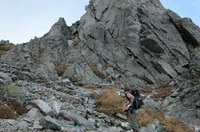 切り立った花崗岩の壁。長い時間をかけて、少しずつ姿を変えてきた。