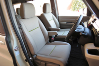 「ステップワゴンG・EX」の1列目シート。