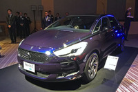 今回参考展示された「DS 5 BlueHDi」。2017年1月導入予定。