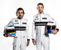 マクラーレン・ホンダの、2人のドライバー。写真左から、フェルナンド・アロンソとジェンソン・バトン。