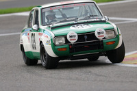 最終コーナーのシケインを行く133号車。