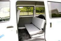 ミニキャブ・ミーブは、通常2人乗り。4人乗り（リアシート）は、メーカーオプションとなる。