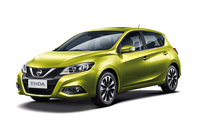 「日産ティーダ」