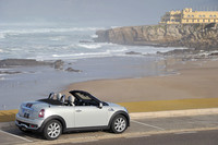 ホイールはグレードによって異なり、「クーパー」が15インチ、「クーパーS」は16インチ、「ジョンクーパーワークス」は17インチとなる。