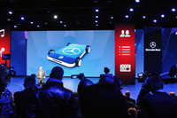 これは、iPhoneにタイヤがついたようなクルマ（!?）。