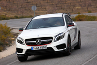 メルセデス・ベンツGLA45 AMG エディション1
    