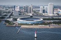 千葉の空を飛ぶ室屋選手の「EDGE 540 V3」。（Predrag Vuckovic/Red Bull Content Pool）