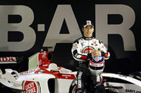 2002年にジョーダンでGPデビューした佐藤琢磨は、2003年、BARでテストドライブに専念。最終戦日本GPでは、参戦を取りやめたヴィルヌーヴに代わりステアリングを握り、見事6位入賞を果たした。久々の走りに期待がかかる。