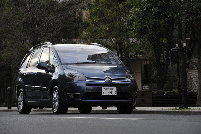 【スペック】全長×全幅×全高＝4590×1830×1685mm／ホイールベース＝2730mm／車重＝1650kg／駆動方式＝FF／1.6リッター直4DOHC16バルブターボ（150ps/5800rpm、24.5kgm/1400-3500rpm）／価格＝377.0万円（テスト車＝同じ）