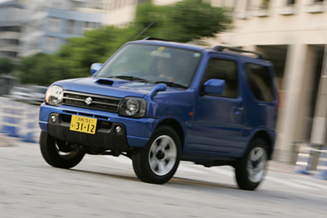 【スペック】全長×全幅×全高＝3395×1475×1680mm/ホイールベース＝2250mm/車重＝990kg/駆動方式＝パートタイム4WD（FR）/0.66リッター直3DOHC12バルブターボ・インタークーラー付き（64ps/6500rpm、10.5kgm/3500rpm）/車両本体価格＝158万250円（テスト車＝同じ） 