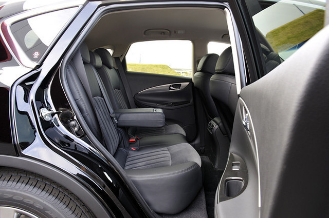 日産スカイラインクロスオーバー370gt プロトタイプ Fr 7at 試乗速報 ゴージャスな末っ子 Webcg