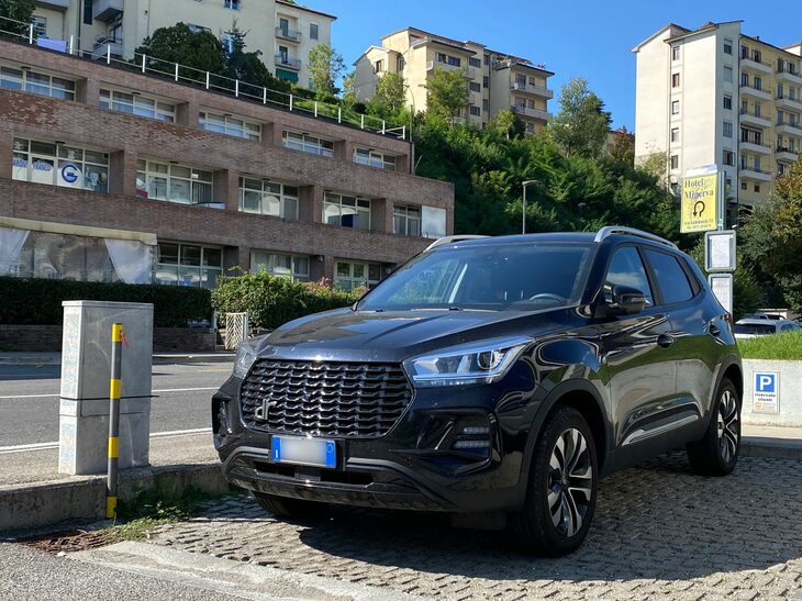 コンパクトSUVの「DR 5.0」。「奇瑞ティゴー5X」をイタリアで組み立てたものだ。2022年10月シエナで撮影。