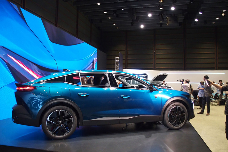 ボディーサイズは全長×全幅×全高＝4700×1850×1500mmで、ホイールベースは2790mm。パワーユニットの多様化に対応する「EMP2」プラットフォームが用いられる。