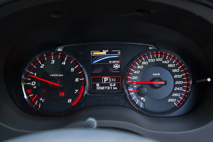 メーターについては、文字の色を白とすることで、視認性が改善された。