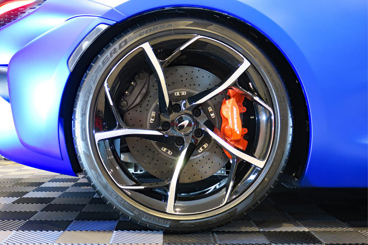 マクラーレン・エルヴァ（リアのタイヤ＆ホイール）