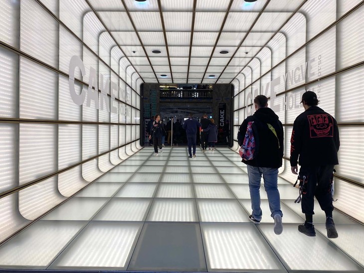 「ギャラリー・ラファイエット」シャンゼリゼ店のエントランス。