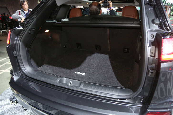 ジープ・チェロキー（ラゲッジルーム）
