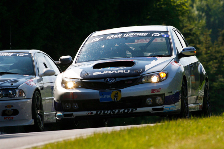 2008年のニュルブルクリンク24時間レースを走る「スバル・インプレッサWRX STI」。スバルがワークス体制でニュルブルクリンクに挑戦したのは、この年が初となる。