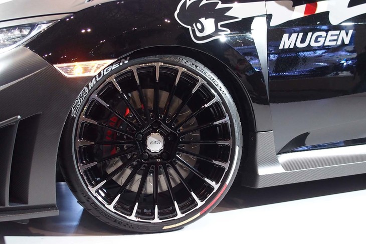 「MUGEN RC20GT Package Pre Production MODEL」のホイール。20インチサイズとなっている。