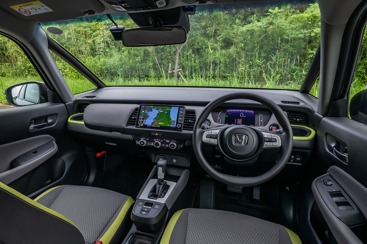 「すっきりした視界の確保が心地よさをもたらす」とは開発陣の弁。平らなダッシュボード形状も新型「フィット」の特徴的なパートで、視界のよさに結びつくデザインといえそうだ。