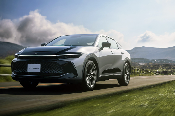 「クラウン」シリーズの販売をみると、現状でも「クロスオーバー」は「スポーツ」に押され気味。同じSUV系のモデルだし、このうえ「エステート」までデビューしたら……。