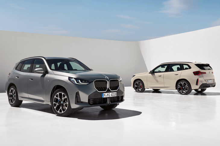 2024年6月に登場した現行型「X3」。既存のモデルとは全く異なる立体構成が特徴で、細かな凹凸やプレスラインを廃した、シンプルで迫力のある面の構成が目を引いた。