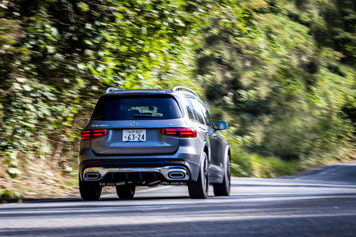 今回は高速道路と市街地を中心に約320kmを走行。車重は1800kgを超えているし空力性能が高いとは思えないボディーだが燃費は悪くなく、エコ運転に徹すれば、20km/リッター超えも不可能ではないだろう。