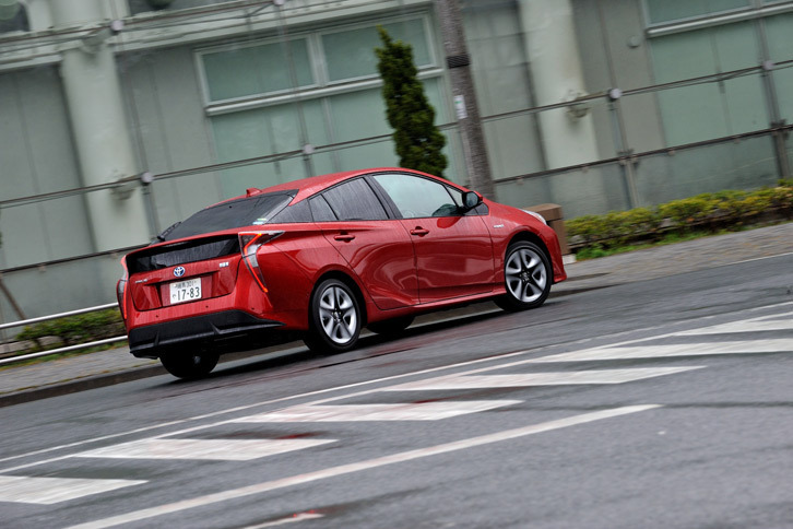 ボディーカラーは全9色。テスト車にはオプションの「エモーショナルレッド」が採用されていた。