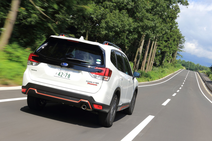新型「フォレスター」は、高速道路でもワインディングロードでも、フラット感あふれる走りが印象的だった。
