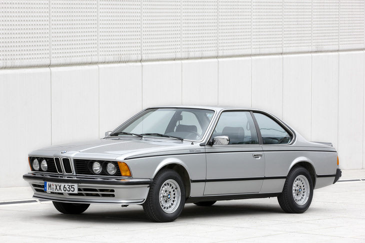 1981年「BMW 635CSi」。“世界一美しいクーペ”と呼ばれた初代6シリーズ（E24）の上級グレード。最高出力218PSを発生する“ビッグシックス”こと3.5リッター直6 SOHCユニットを搭載。