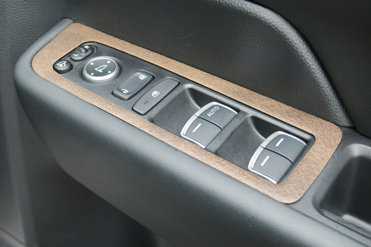 ホンダ・ステップワゴンe：HEVスパーダ ホンダアクセス用品装着車（インテリアパネル）