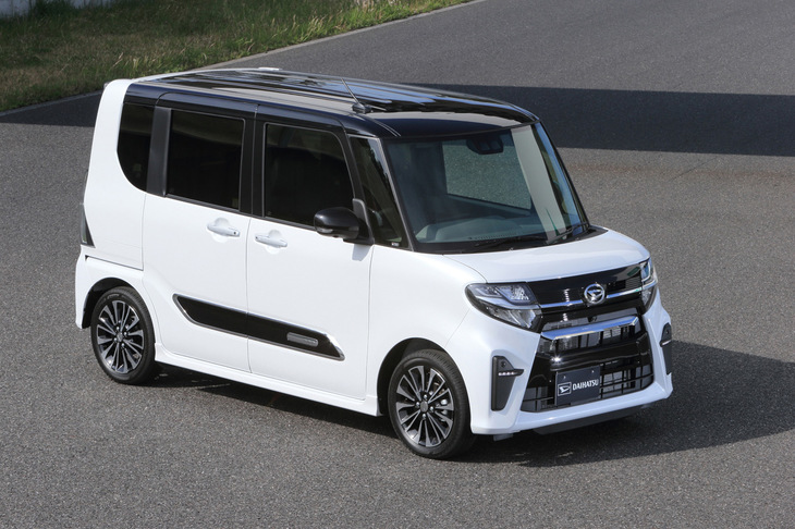 新型のラインナップは、これまで同様スタンダードな「タント」とドレッシーな意匠の「タントカスタム」の“2本立て”となる。