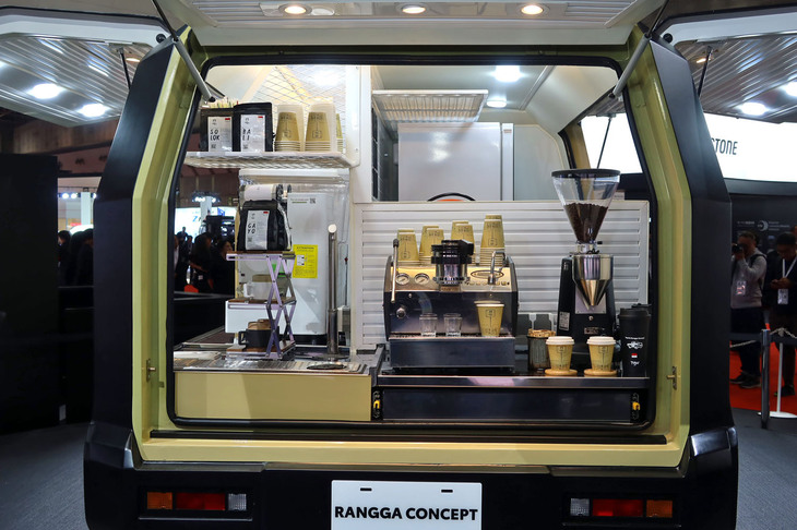 トヨタIMV 0（モビリティーカフェへのカスタマイズ例）