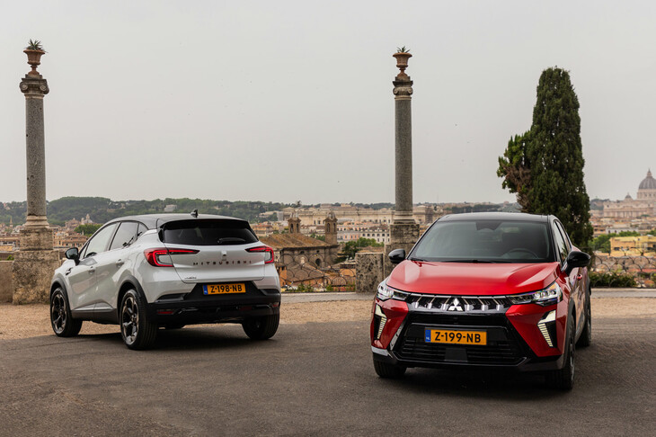 ローマを背景にした「三菱ASX」。こちらは「ルノー・キャプチャー」をベースにしている。キャプチャー同様、仕向け地によっては、ガソリン／LPG併用仕様も供給されている。