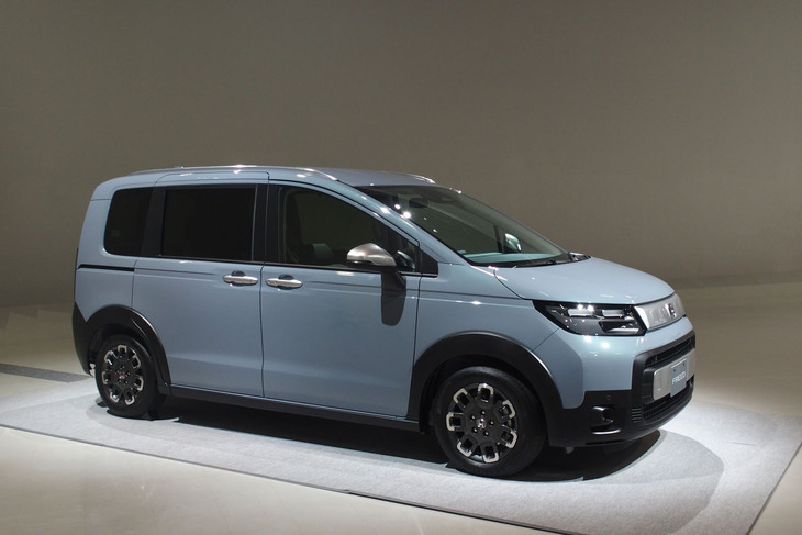 ホンダ・フリード クロスター（サイドビュー）