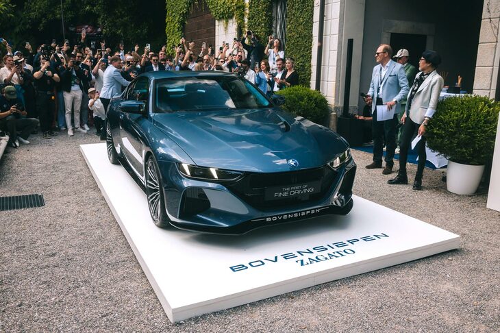 「ボーフェンジーペン・ザガート」のプレゼンテーション。右奥の2人は、アンドレアス・ボーフェンジーペンCEO（写真向かって左）と、ザガートの原田則彦チーフデザイナー（同右）。（photo： Bovensiepen）