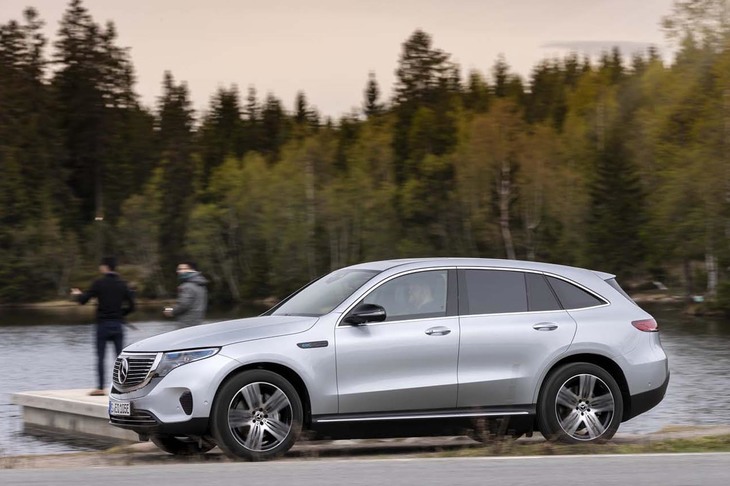 いわゆるSUVにカテゴライズされる「EQC」。そのエクステリアに突飛なところはなく、どちらかといえばオーソドックスなもの。