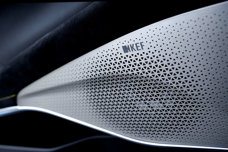 KEFのプレミアムサウンドシステムを標準で装備する。