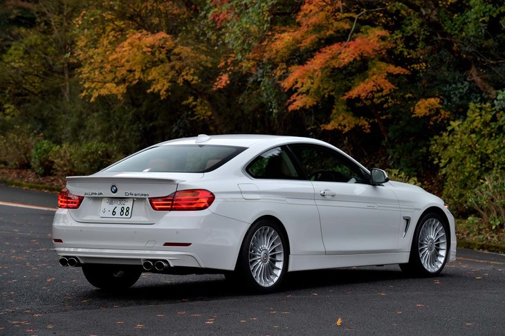 
	【BMWアルピナD4ビターボ クーペのスペック】
	ボディーサイズ：全長×全幅×全高＝4640×1825×1370mm／ホイールベース：2810mm／車重：1680kg／駆動方式：FR／エンジン：3リッター直6 DOHC 24バルブ ディーゼル ツインターボ／トランスミッション：8段AT／最高出力：350ps（257kW）/4000rpm／最大トルク：700Nm（71.4kgm）/1500-3000rpm／タイヤ：（前）245/35ZR19 93Y（後）265/35ZR19 98Y（ミシュラン・パイロットスポーツ2）／燃費：17.0km/リッター（JC08モード）／価格：1140万円

	 

	【取材時の燃費データ】
	テスト距離：223.6km（市街地1：高速道路8：山岳路1）／使用燃料：18.5リッター（軽油）／参考燃費：12.1km/リッター（満タン法）、12.7km/リッター（車載燃費計計測値）
	
