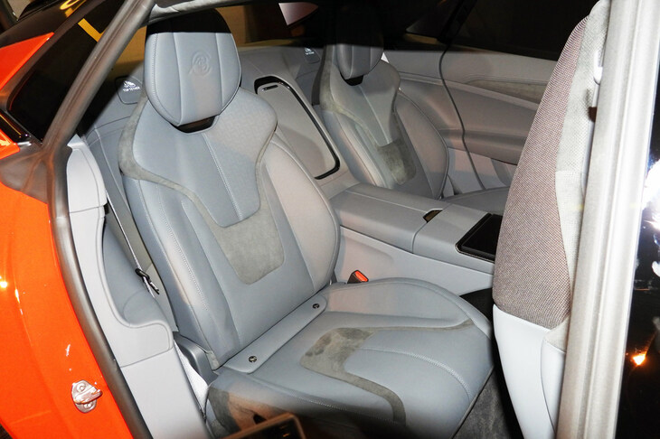 ロータス・エメヤ（リアシート）