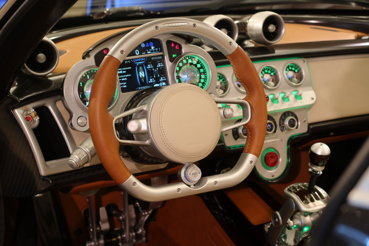 パガーニ・ウトピア ロードスター（ステアリングホイール）