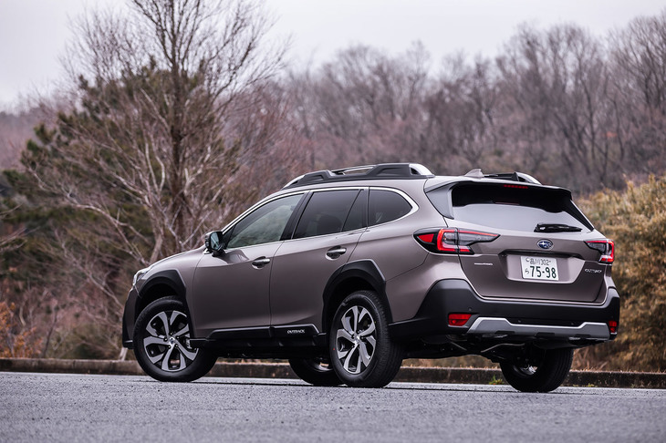 今回試乗した車両のボディーカラーは「ブリリアントブロンズ・メタリック」と呼ばれるもの。これを含め「レガシィ アウトバック」では、全9色から外板色を選択できる。