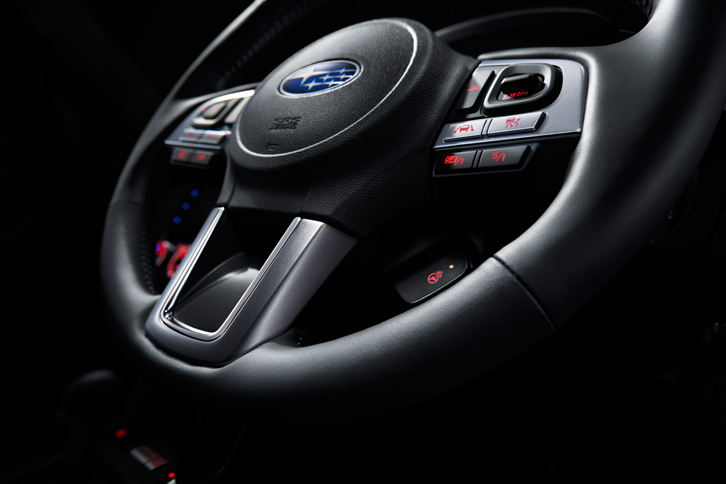 高触感本革巻きステアリングホイール（シルバーステッチ）＋ステアリングヒーター