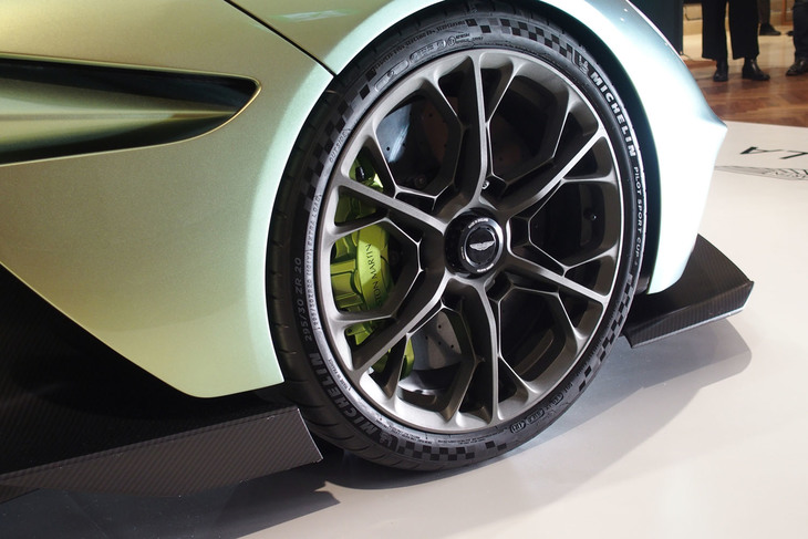 アストンマーティン・ヴァルハラ（フロントホイール）