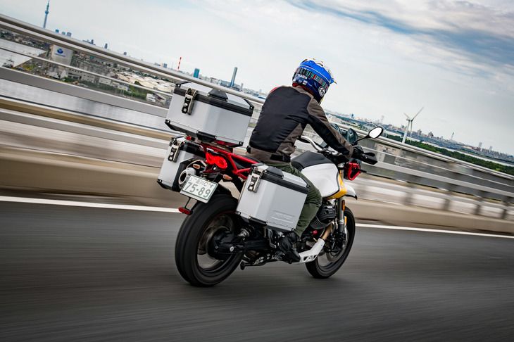 「V85 TT」の車重は229kg。830mmのシート高とも相まっての扱いやすさも、このバイクの大きな魅力だった。