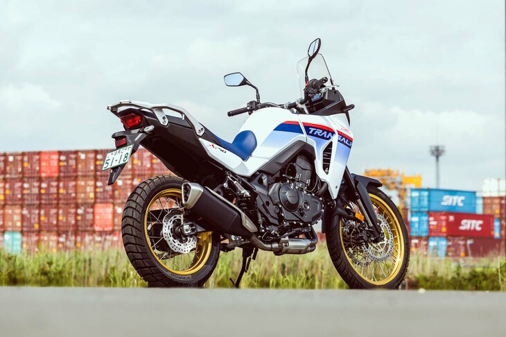 「ホンダXL750トランザルプ」は、2023年5月に発売された新型のアドベンチャーツアラーだ。車名のトランザルプ（TRANSALP）とは、“アルプス越え”を意味する。