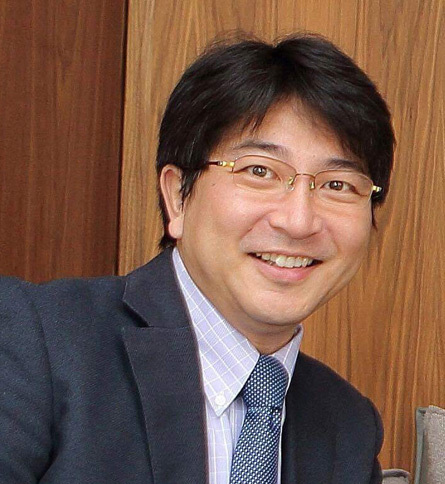 交通コメンテーターの西村直人氏。ITS関連ほか、先進安全技術を中心に数多く取材。2017年2月には『2020年、人工知能は車を運転するのか～自動運転の現在・過去・未来～』（インプレス刊）を上梓している。