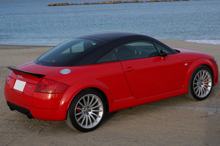 いずれの世代も革新的だった「TT」だが、最も印象に残っているのはやはり斬新なデザインだった初代。アウディには、これを超えるデザインのモデルを、ぜひ出してほしい。